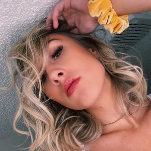 Meet your Posher, Maddie